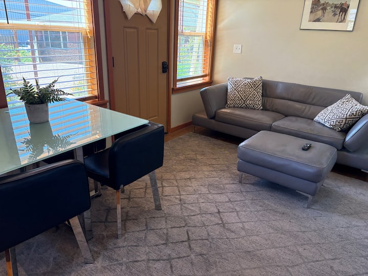 Cozy 1-bedroom In Rose City! - Portland, OR
