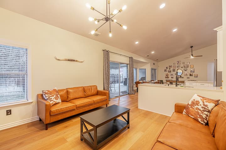 Western | Pool | Outdoor Movie | Grill | Sleeps 10 - Palmdale, CA