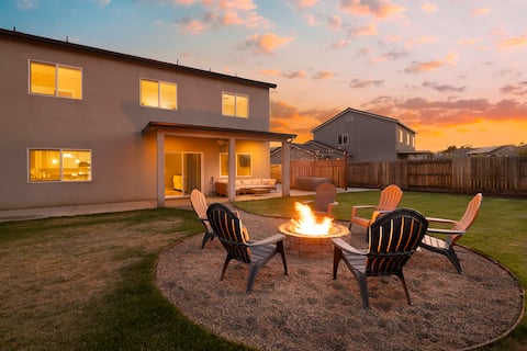 New 5BR Retreat! Sequoia | Hot Tub | BBQ | EV
