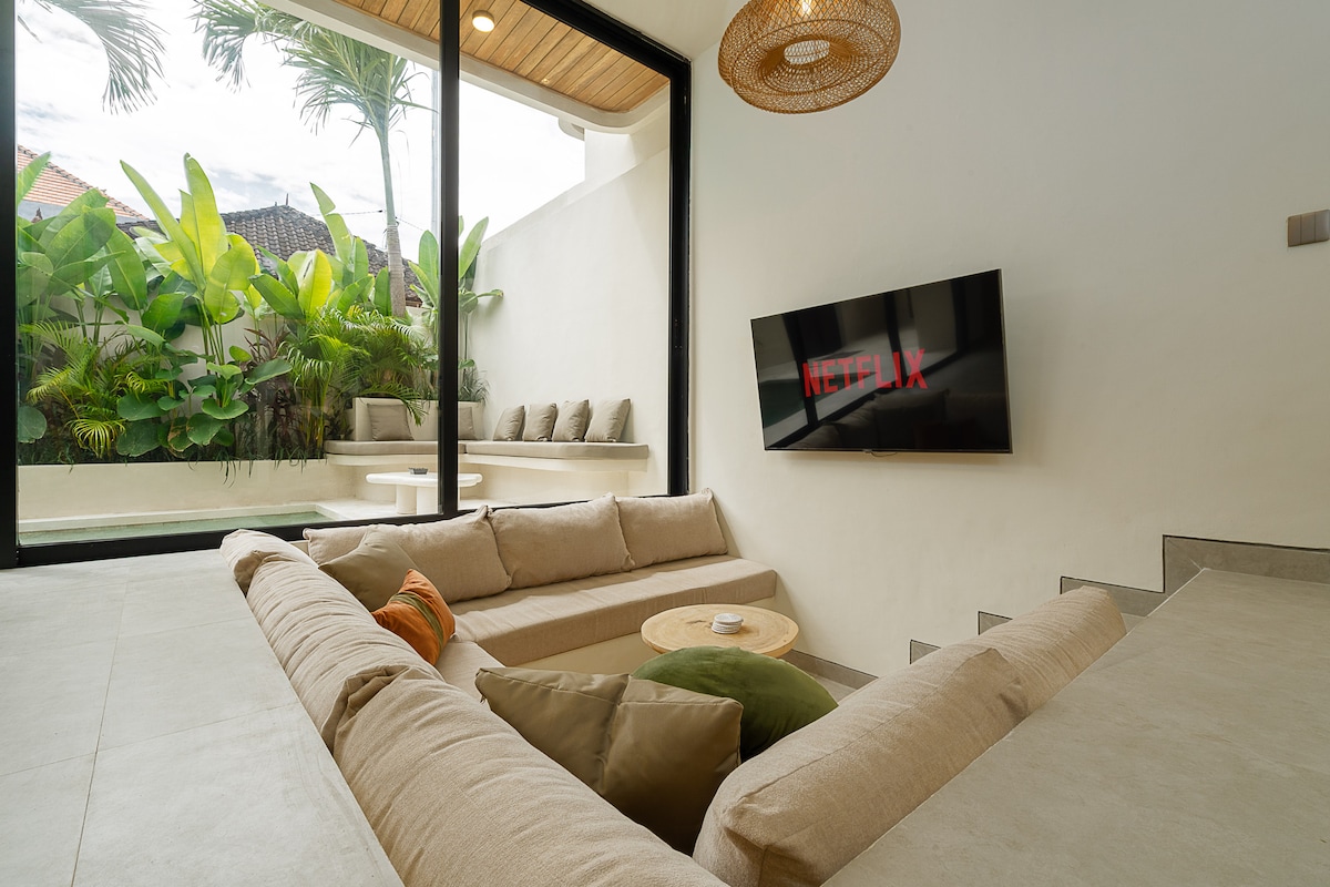 Home in Kuta Utara · ★4.92 · 2 bedrooms · 2 beds · 1 private bath, comparable Airbnb