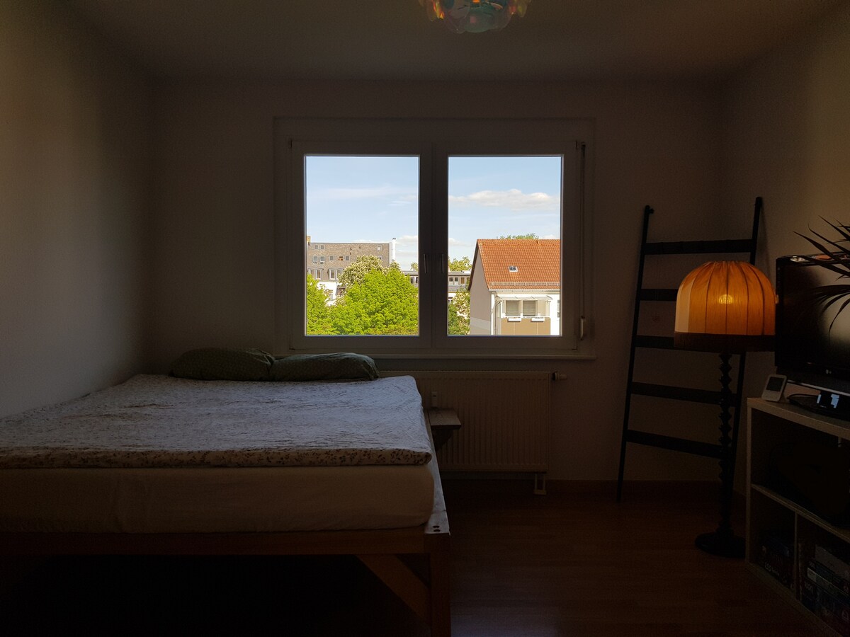Top Airbnb: Open bright apartment, 2 balconies in Zentrum Ost