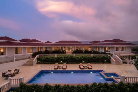 Sicily – Luxe Stay W/ Pool, Wi-Fi & Games Turf