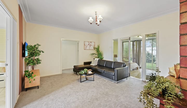 Private King Bed, Walk To Beenleigh Village&museum - Gold Coast