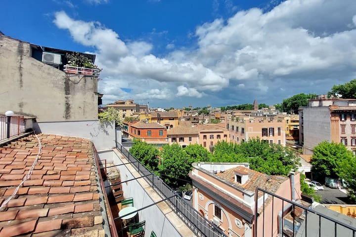 Attico Con Terrazza a Trastevere