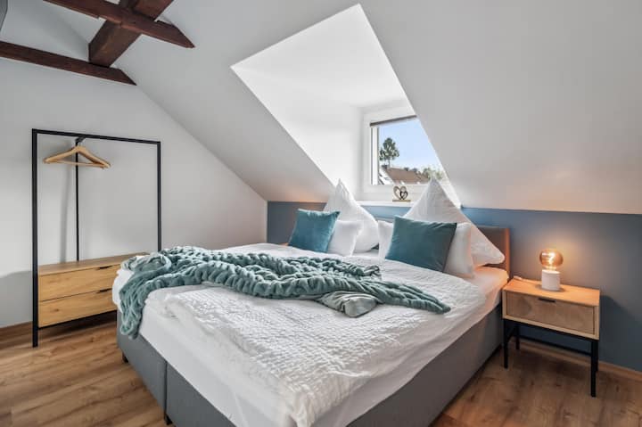 Vive des nuits reposantes et de merveilleux rêves dans notre chambre joliment décorée. Le refuge parfait pour commencer une journée passionnante le lendemain.