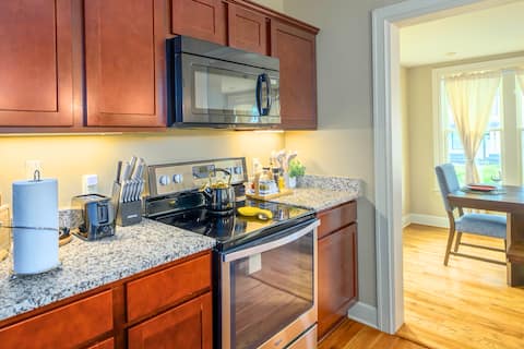 Top Airbnb: Westcott Suite Apt 3-bed near SU & JMA in Syracuse