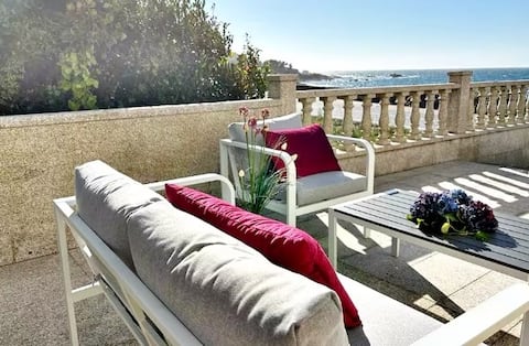 Holibai. Vila Natercia. Big house near the sea