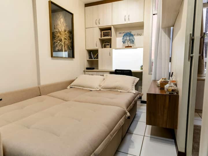 ספה נוחה
בנוסף למיטה הכפולה, בדירה יש ספה נפתחת חדשה ונוחה מאוד, אידיאלית כדי להבטיח שנת לילה טובה למי שמשתמש בה.