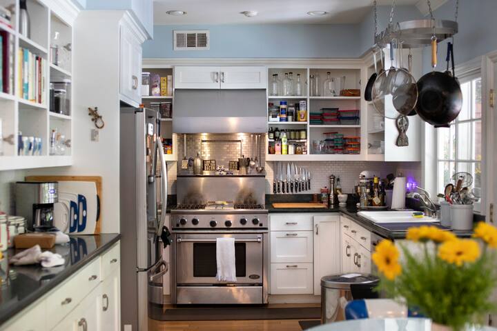 Bella Casa Studio City gallery image 3