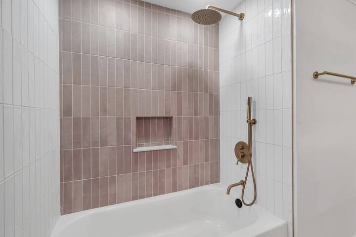 Eventide: Renovated 5 Bedroom, 3 Baths on Island gallery image 2