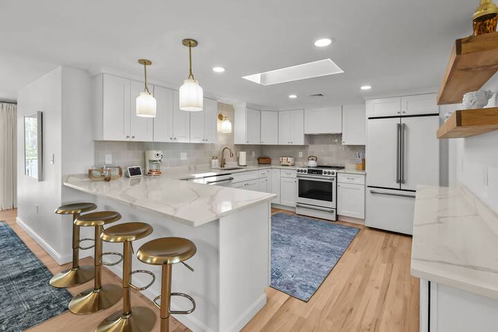 Eventide: Renovated 5 Bedroom, 3 Baths on Island gallery image 3