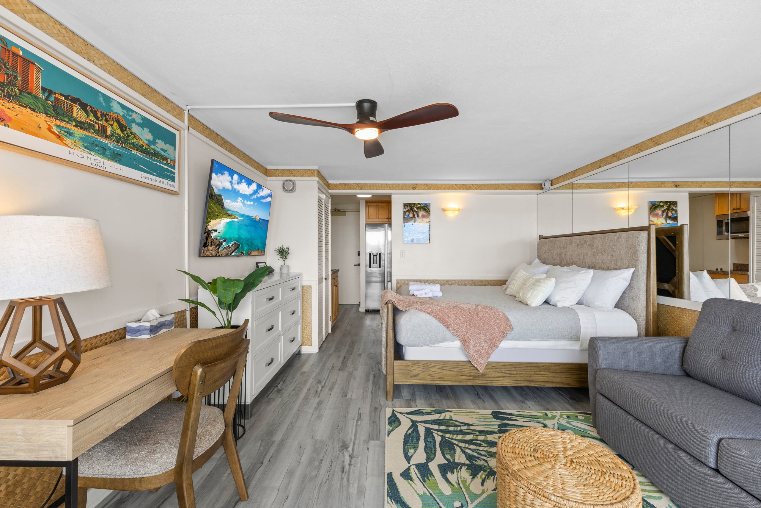 30FL Hale Nalu Waikīkī | Oceanview King Bed Studio - Image 3