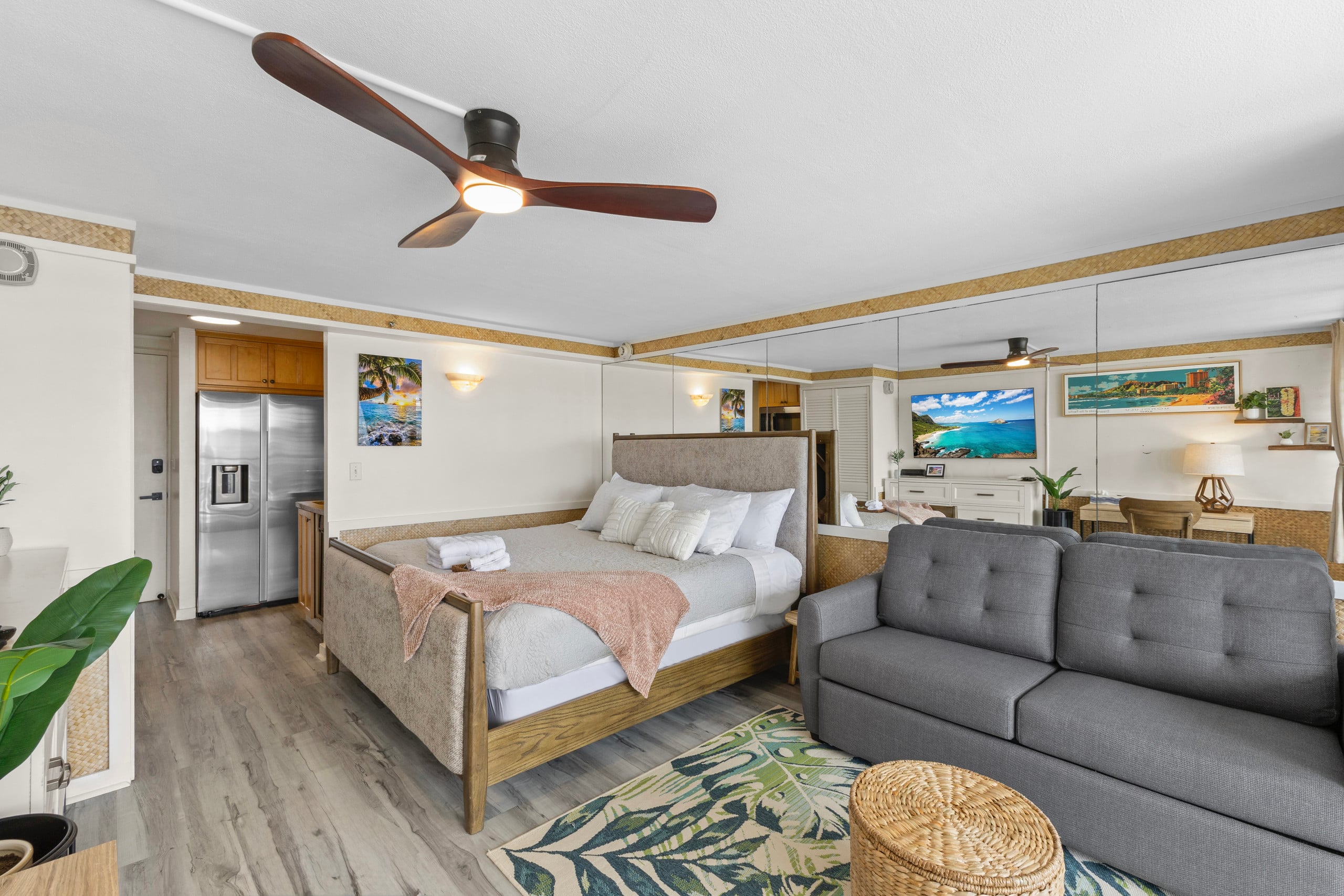 30FL Hale Nalu Waikīkī | Oceanview King Bed Studio - Image 1