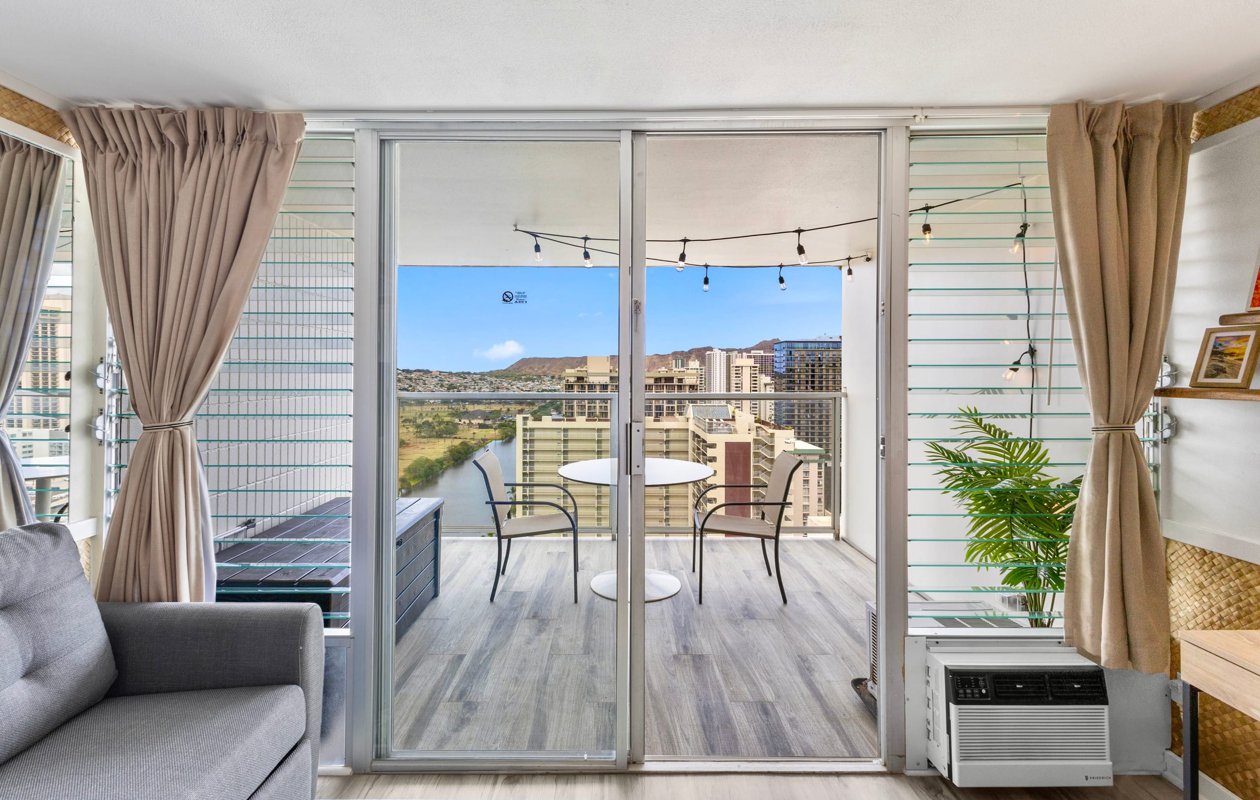 30FL Hale Nalu Waikīkī | Oceanview King Bed Studio - Image 17