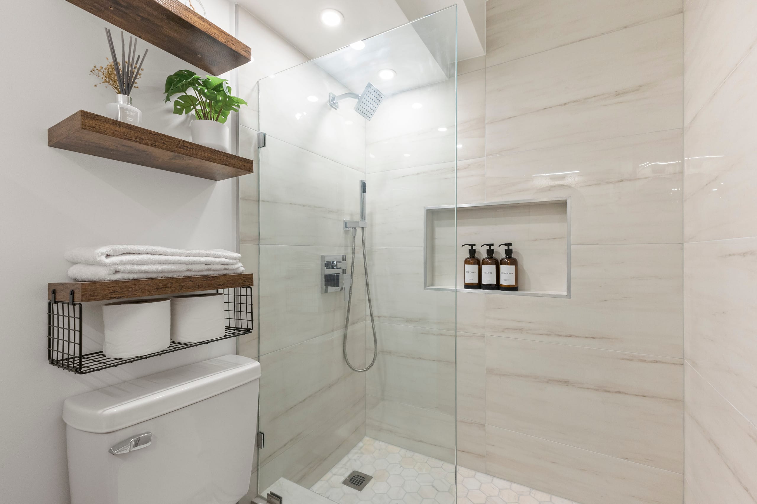 30FL Hale Nalu Waikīkī | Oceanview King Bed Studio - Image 15