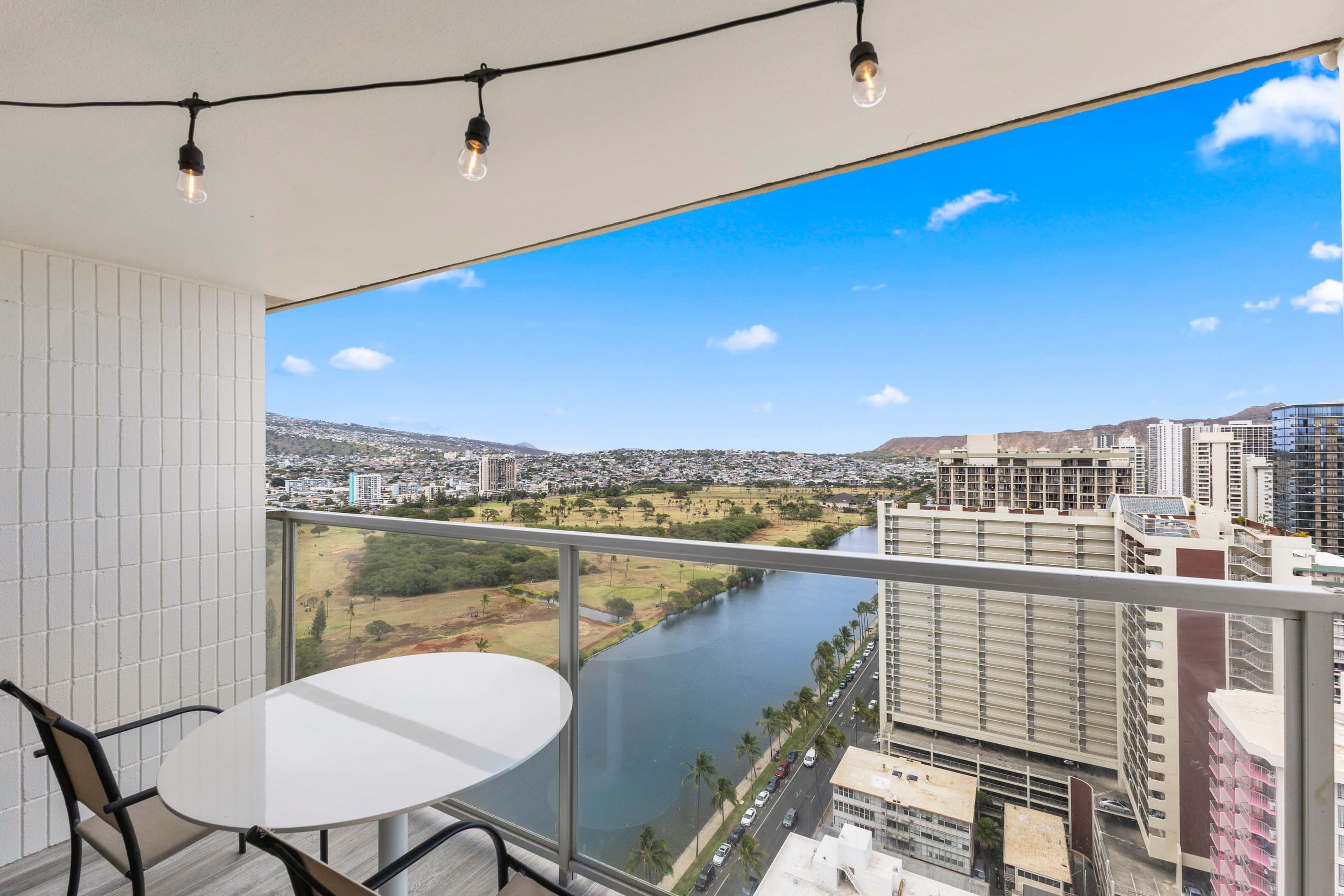 30FL Hale Nalu Waikīkī | Oceanview King Bed Studio - Image 18