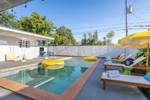 Tropical Retreat on Sheridan l Near Beach and Parks