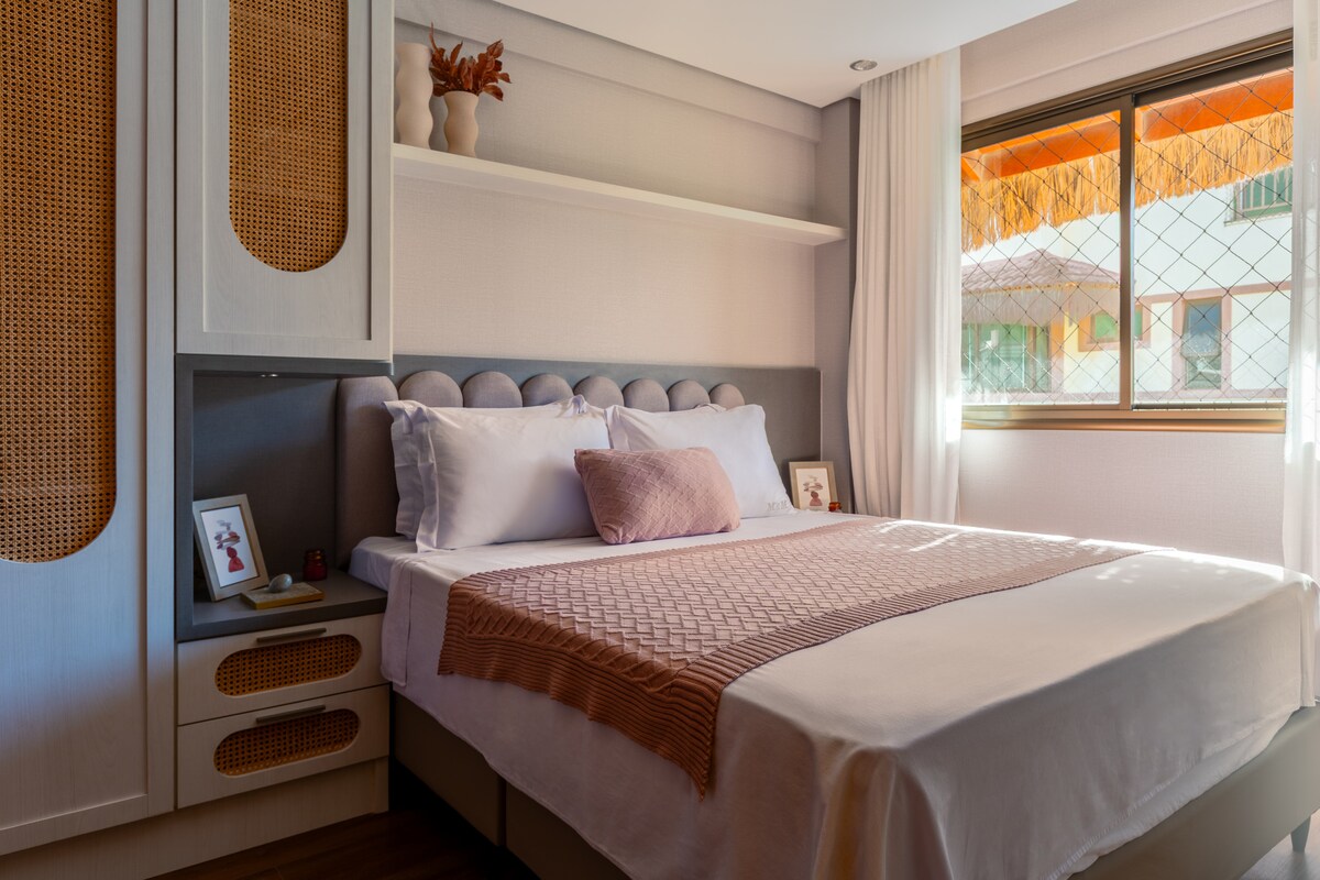 Ლუქს-ნომერი 152 × 203 სმ ზომის საწოლით.