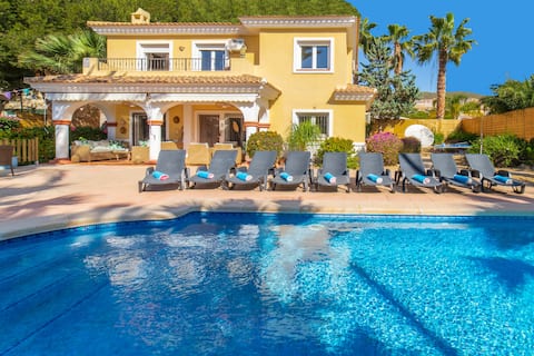 4 Bedroom Luxury Villa Heated 15m Pool 10 Guests