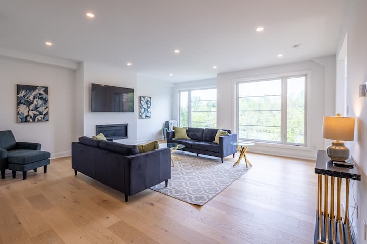 *New* Modern Villa On The Water | Hot Tub - St. Catharines