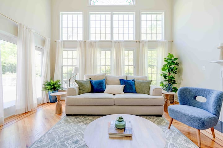 New 7 Bed 5.5 Bath Home With Pool, Gym, Game Room - Los Hamptons, NY