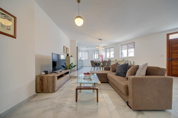 Top Location 3br Apt - Paceville & St George’s Bay - Pembroke, Malta