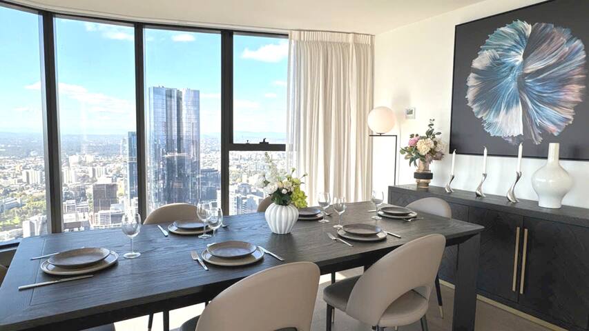 Top CBD Skyline Luxury 3 Beds 2 Baths Free Parking gallery image 4