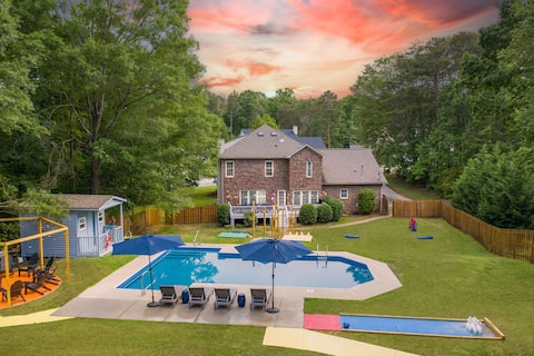 Pickleball, Basketball, Movie Theater, King Beds