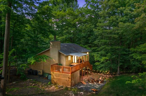 HotTub, FirePit, Game Room! Modern Poconos Getaway