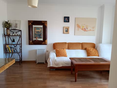 Successful Airbnb property: 7 minutes to the train station and beach. in Jardín De La Abadía
