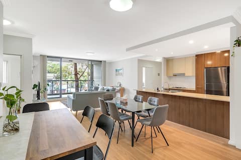 3BR | Free Parking + Pool| Near Mall & Station