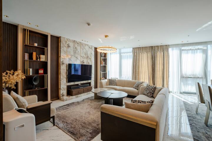 The Crown Jewel Suite : 3BR + 2Bath Highrise views gallery image 5