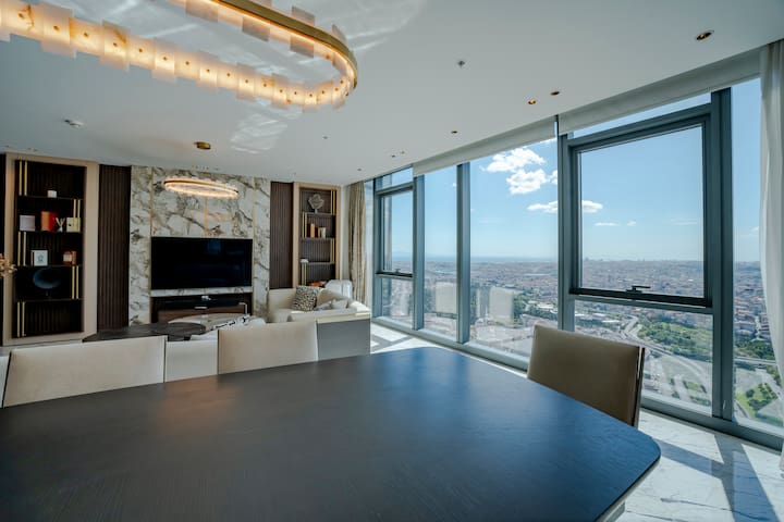 The Crown Jewel Suite : 3BR + 2Bath Highrise views gallery image 2