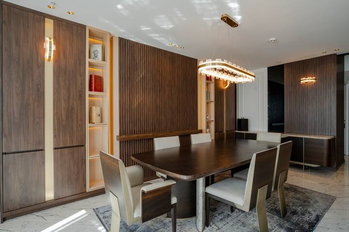 The Crown Jewel Suite : 3BR + 2Bath Highrise views gallery image 3