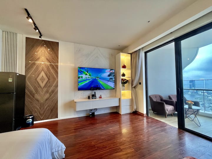 Luxury Seaview Apartment With Ha Long Bay View - China