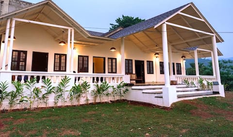 Charming 4BR on Coffee Estate with Lake & Pool