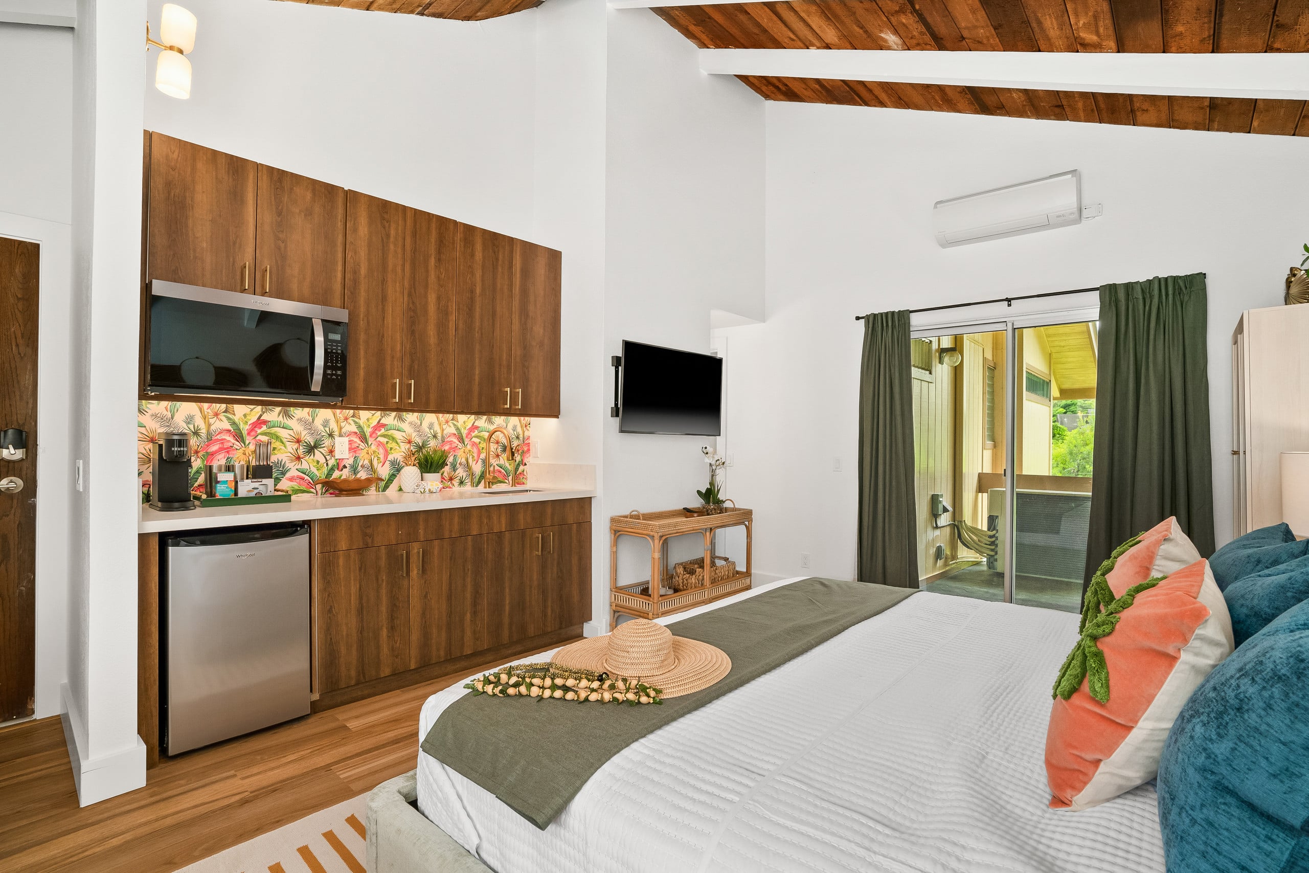 NEW Palm Dreams • Luxe Retreat | AC | Beaches - Image 5