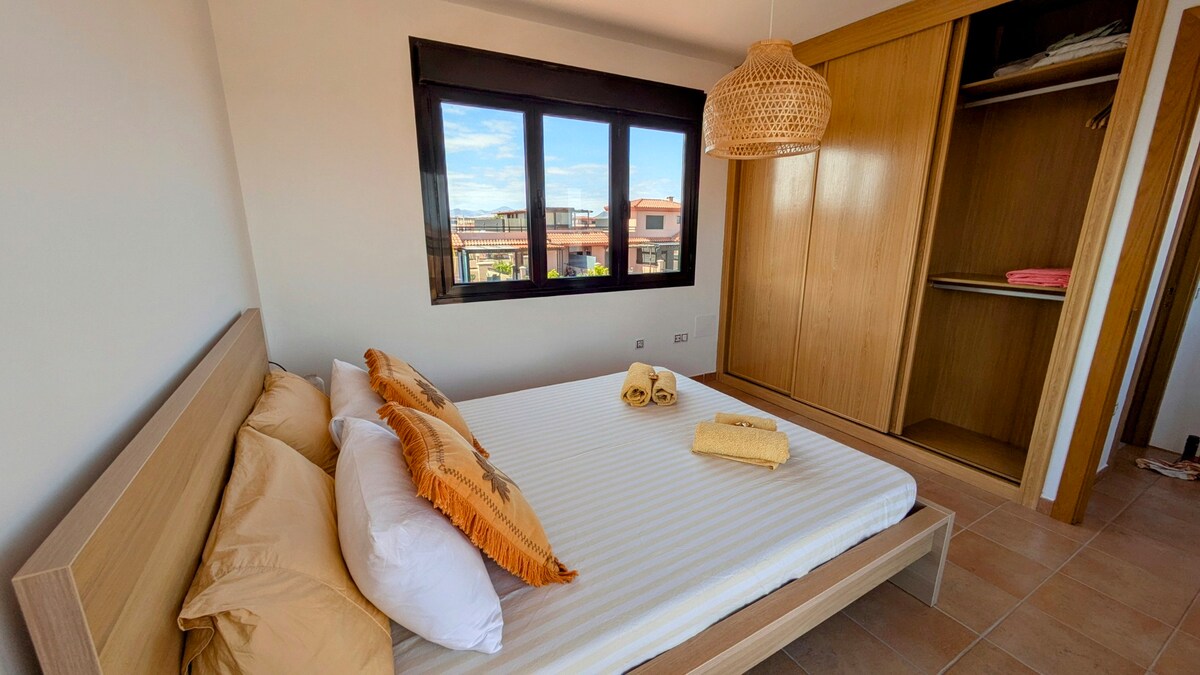 Bračni krevet (širok 150 - 179 cm).