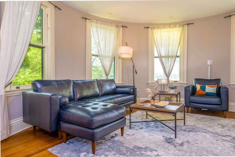 Westcott 2BD Apt in Mansion, minutes from SU & JMA Dome