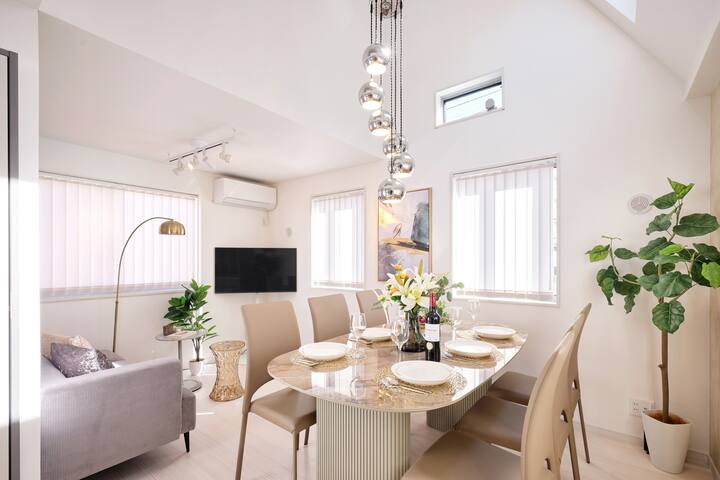 新宿まで1駅｜渋谷まで3駅｜3フロアの一軒家貸切｜コンビニ｜LUXU Urban Shinjuku gallery image 3