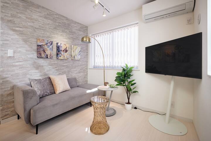 新宿まで1駅｜渋谷まで3駅｜3フロアの一軒家貸切｜コンビニ｜LUXU Urban Shinjuku gallery image 4