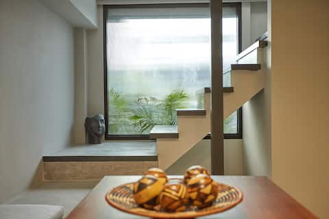 Stylish 3 Bed | Sleeps 7 | 3 mins walk to BTS Nana