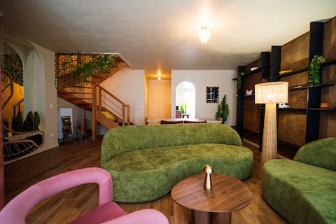 Luxury Escape · 4K Cinema & Rooftop · Close to Paris