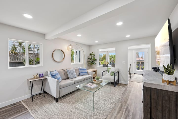 Large Private Yard & Deck - Walk To Beach & Dining - Encinitas, CA