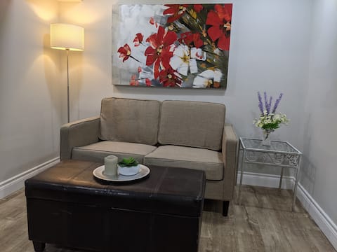 Top Airbnb: Nice 1BR Suite in Desirable Lakeview Area in Lakeview