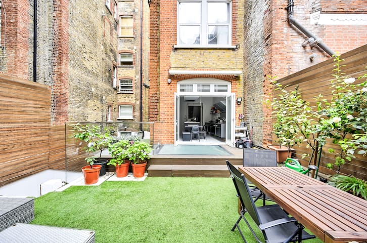 thesqua.re serviced apartments managed Airbnb listing 3