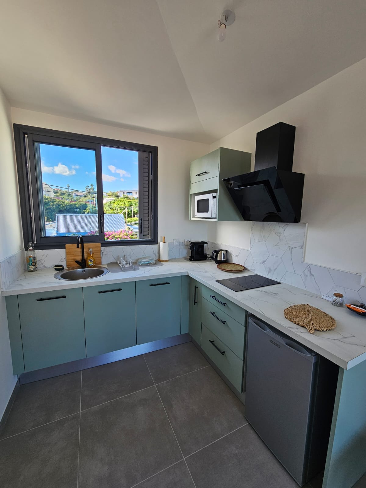 Top performing Airbnb: Jolybrise 4 studio* * * sea view Terre Sainte beach in Saint Pierre