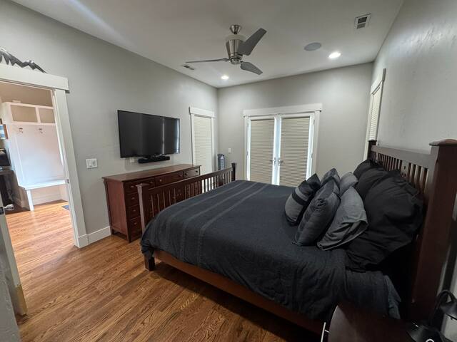 Charming West Washington Park Home gallery image 5