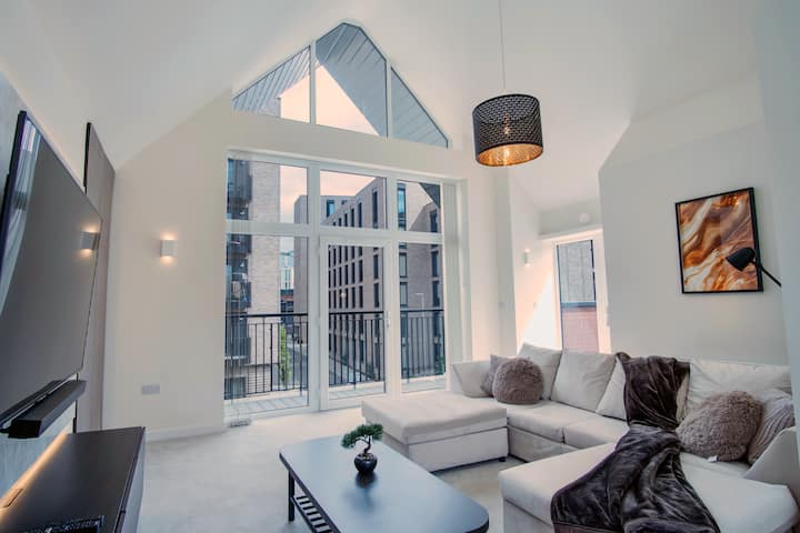 Orion | Luxury 4 Bedroom City Centre Townhouse - Leicester