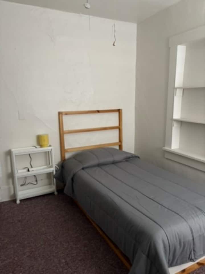 საძინებელი 1